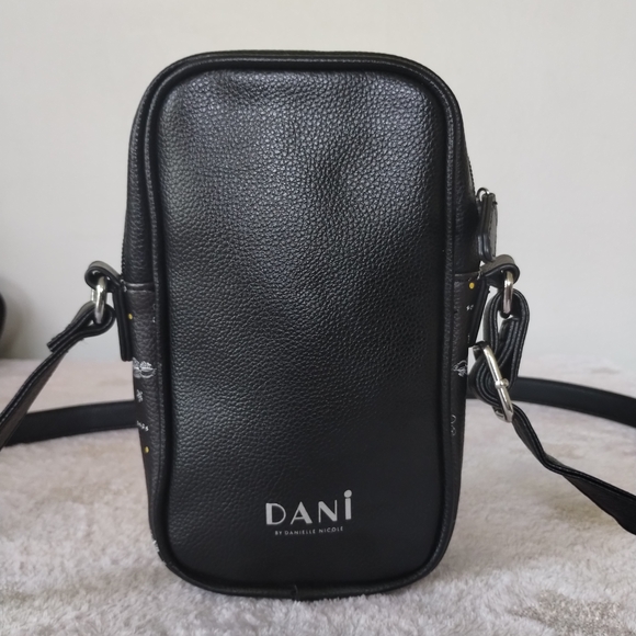 Danielle Nicole Black Friends Central Perk Crossbody Bag - Picture 4 of 10